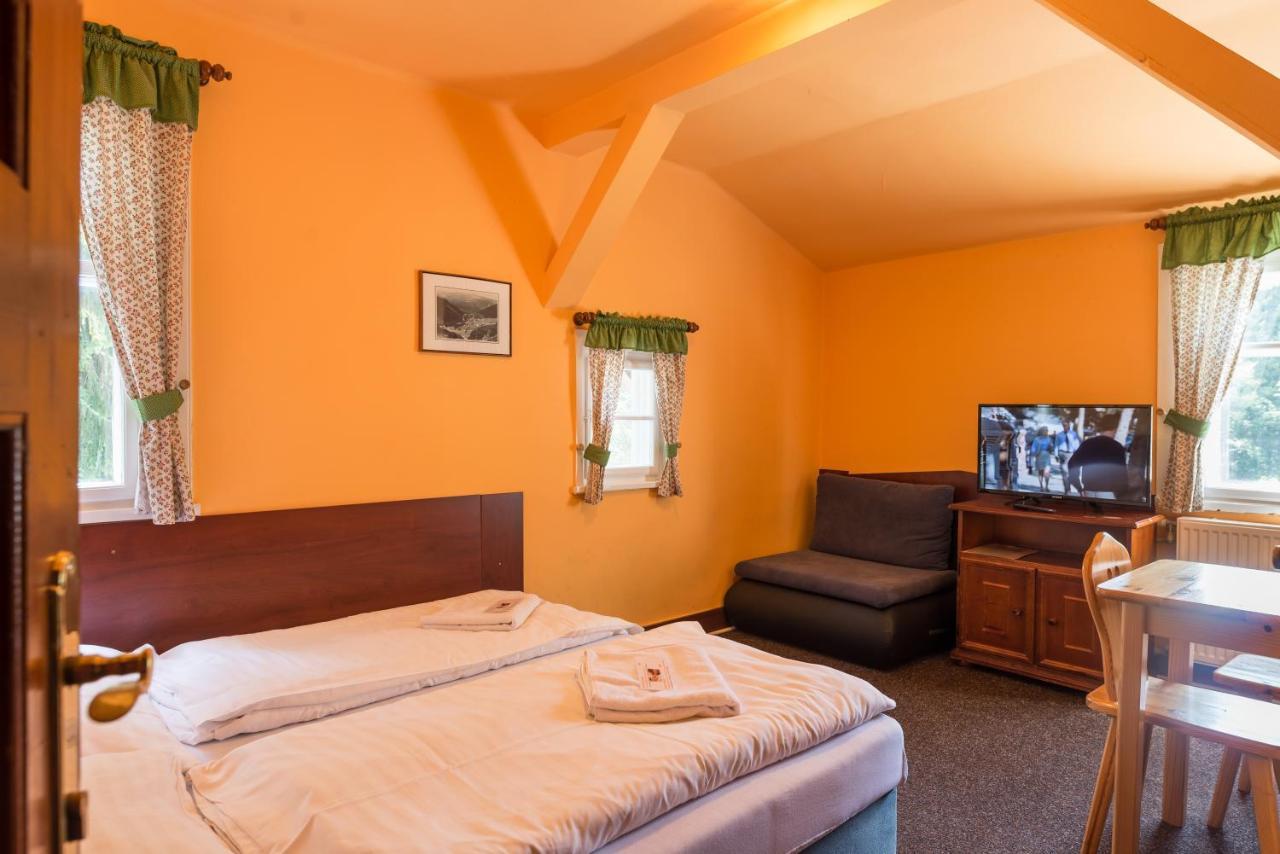 Hotel Diana Spindleruv Mlyn Bagian luar foto
